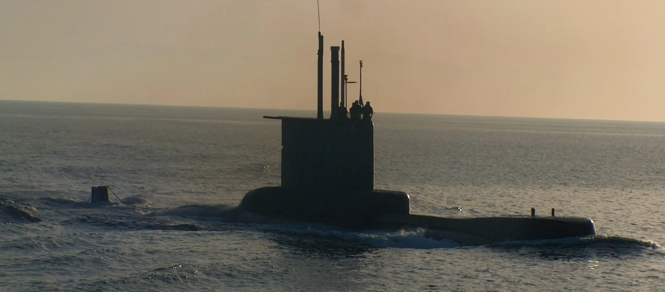 Το υποβρύχιο S119 «Πόντος» δίνει «μαθήματα» στο αντιτορπιλικό USS 